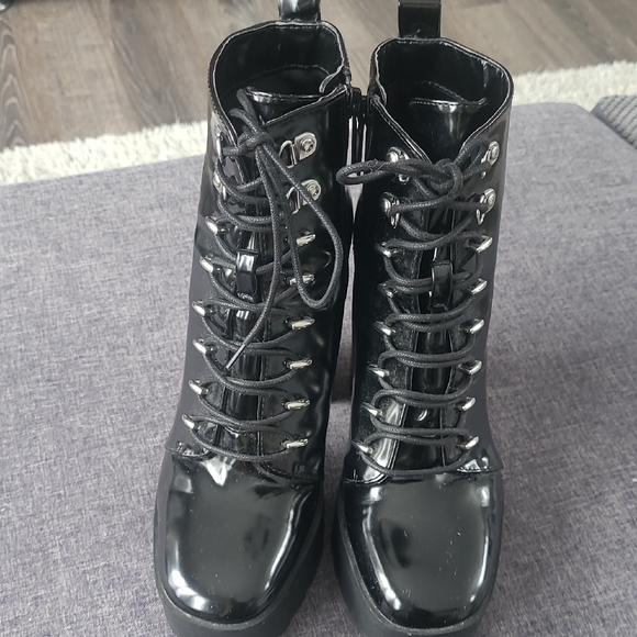 Zara Shiny Black Patent Leather Lace-Up Women's Boots - Picture 2 of 8